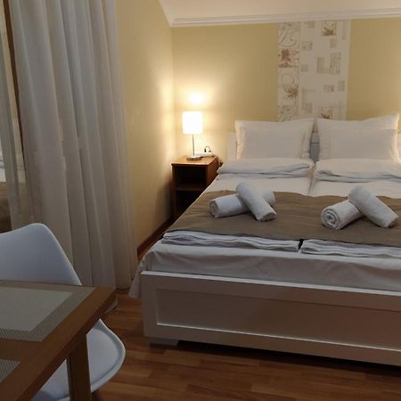 Gabi & Gabi Apartments ไฮจ์ดุสโซบอสโล ภายนอก รูปภาพ