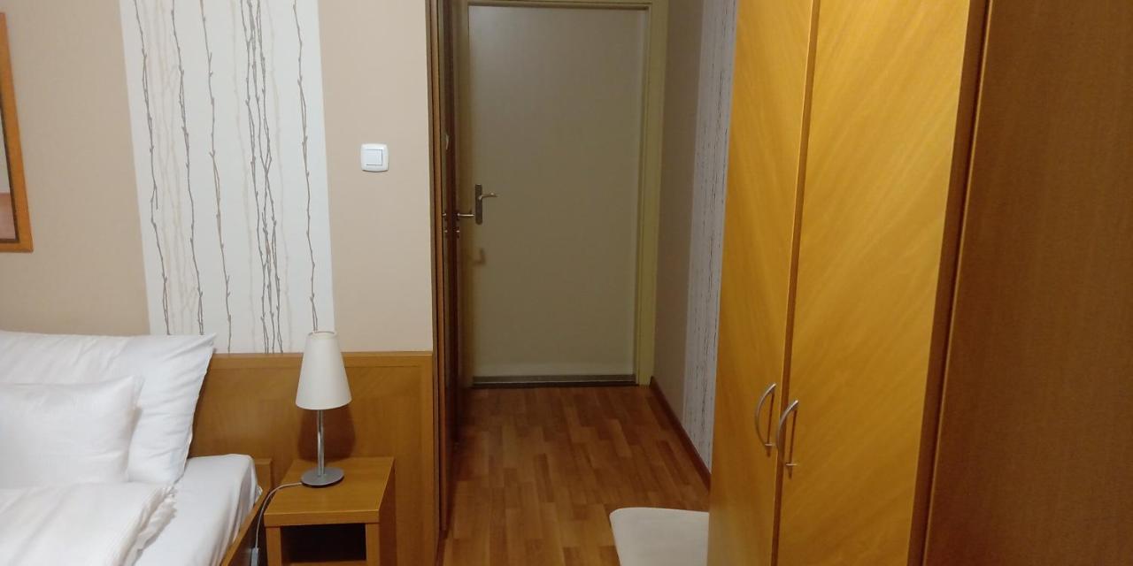 Gabi & Gabi Apartments ไฮจ์ดุสโซบอสโล ภายนอก รูปภาพ