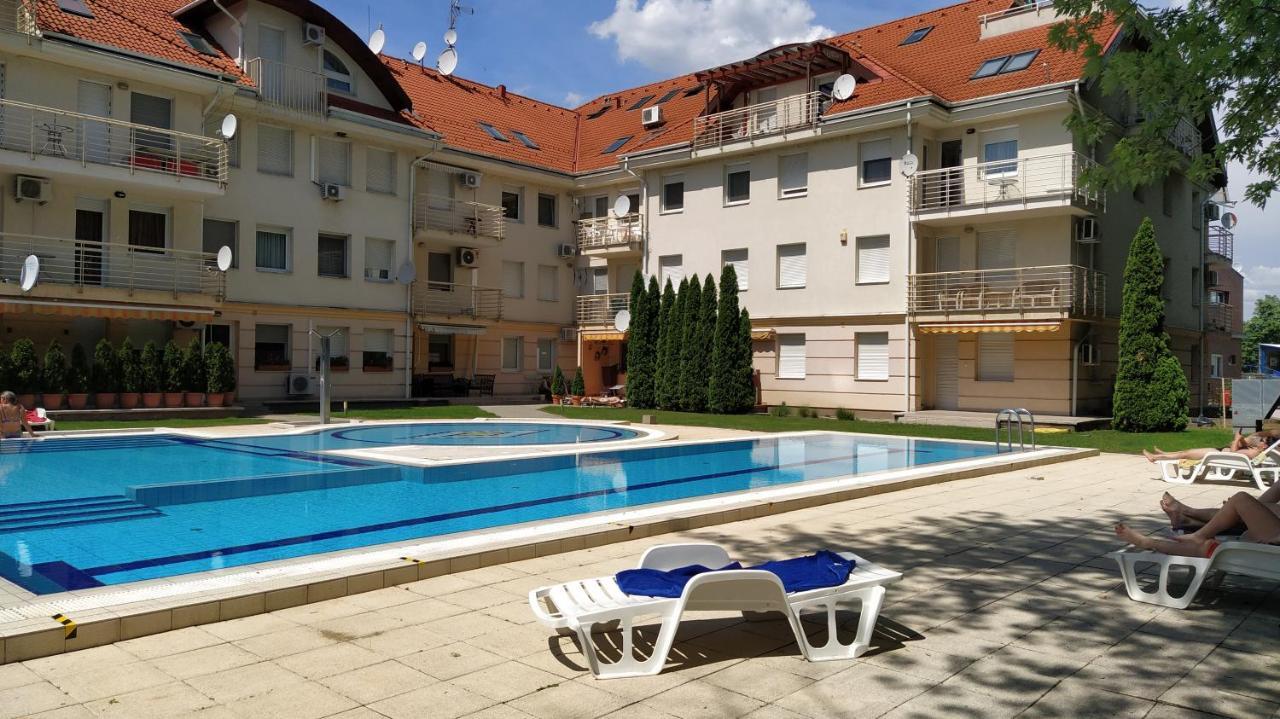 Gabi & Gabi Apartments ไฮจ์ดุสโซบอสโล ภายนอก รูปภาพ