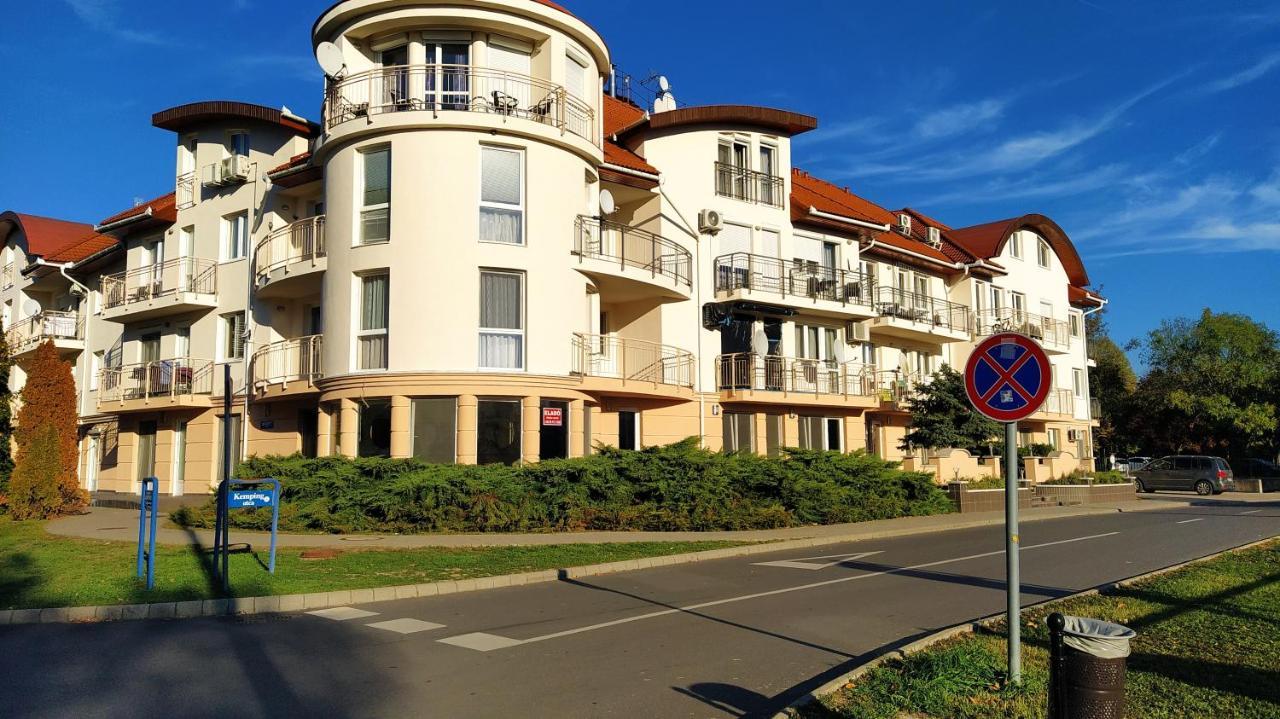 Gabi & Gabi Apartments ไฮจ์ดุสโซบอสโล ภายนอก รูปภาพ