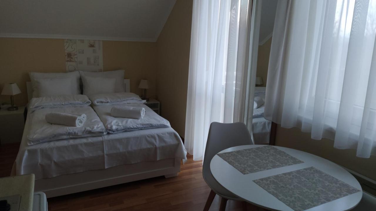 Gabi & Gabi Apartments ไฮจ์ดุสโซบอสโล ภายนอก รูปภาพ