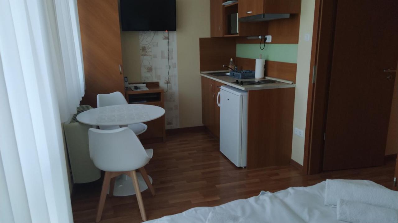 Gabi & Gabi Apartments ไฮจ์ดุสโซบอสโล ภายนอก รูปภาพ