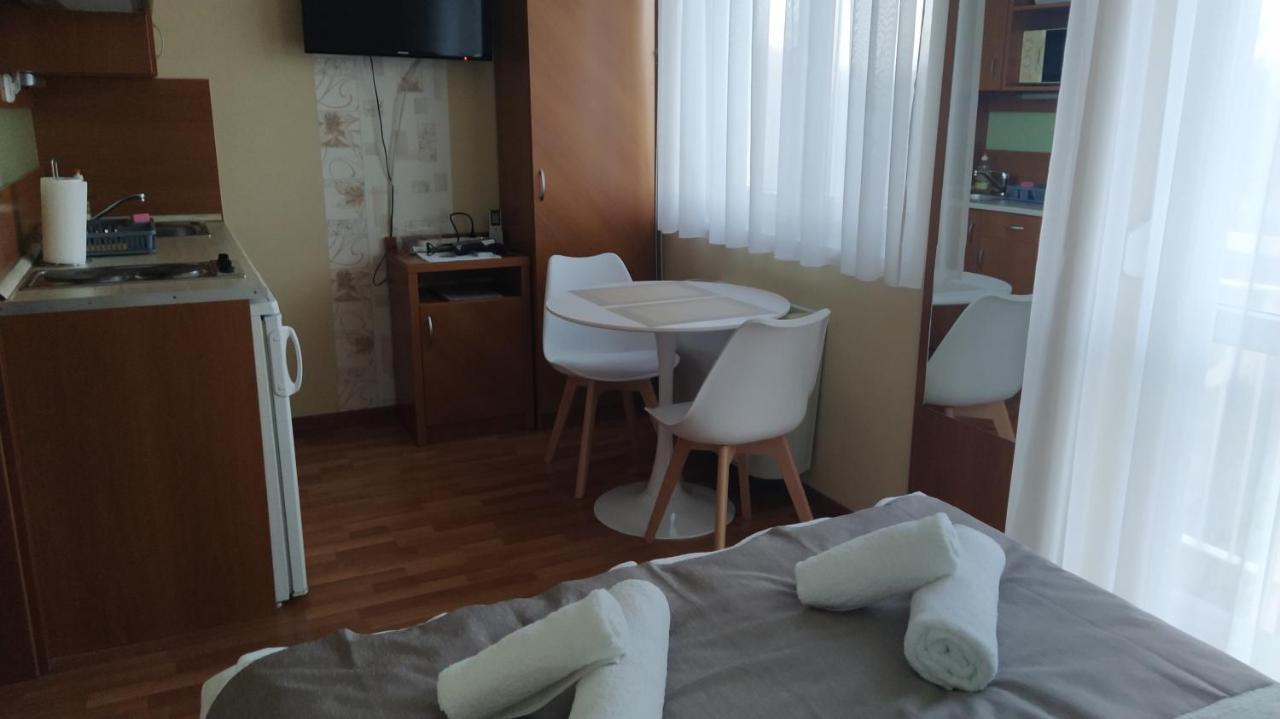 Gabi & Gabi Apartments ไฮจ์ดุสโซบอสโล ภายนอก รูปภาพ