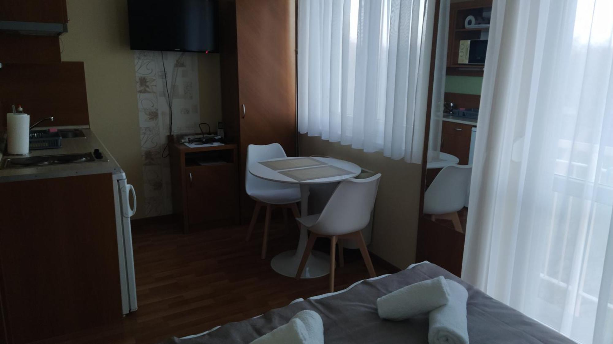 Gabi & Gabi Apartments ไฮจ์ดุสโซบอสโล ภายนอก รูปภาพ