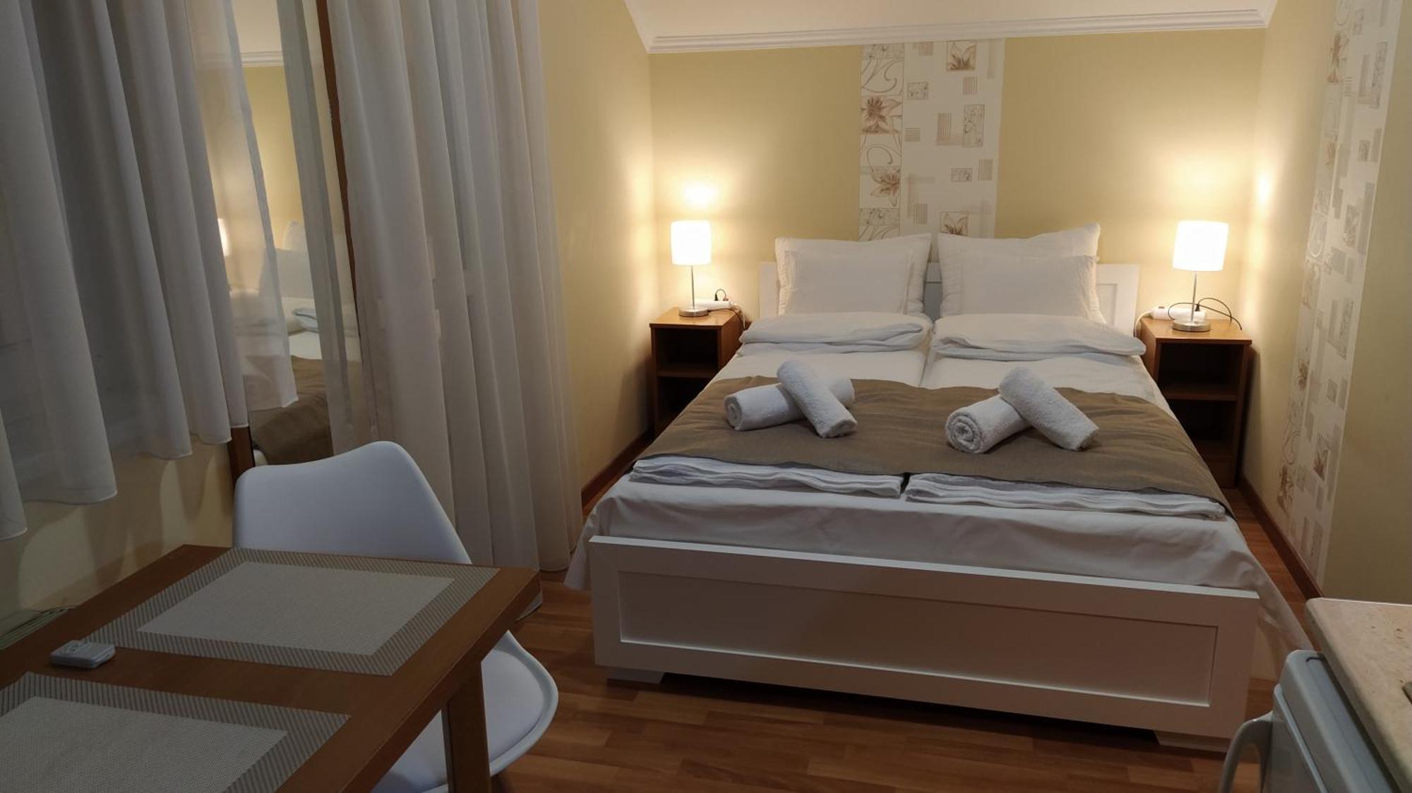 Gabi & Gabi Apartments ไฮจ์ดุสโซบอสโล ภายนอก รูปภาพ